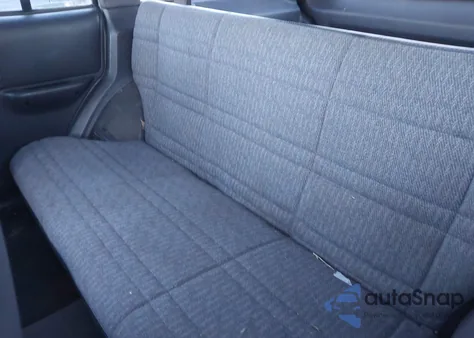 2000 Jeep Cherokee Sport from USA, damaged, VIN 1J4FF48SXYL131544